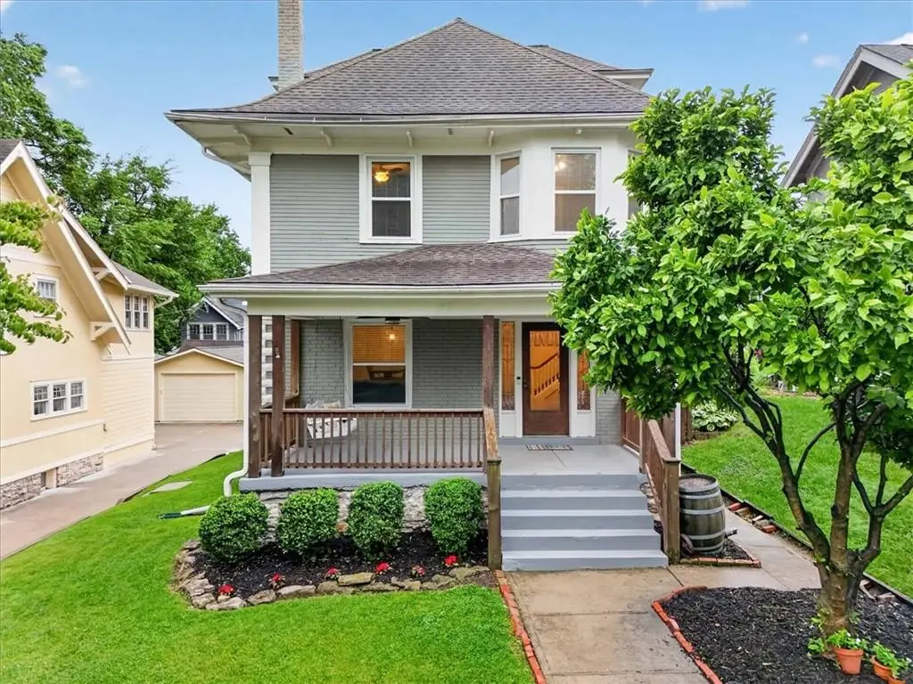 37 E 53rd Street, Kansas City, MO 64112 - #1