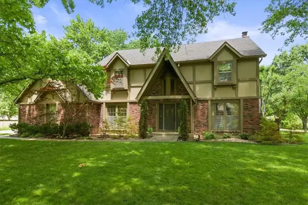 3613 NW Blue Jacket Drive, Lee's Summit, MO 64064
