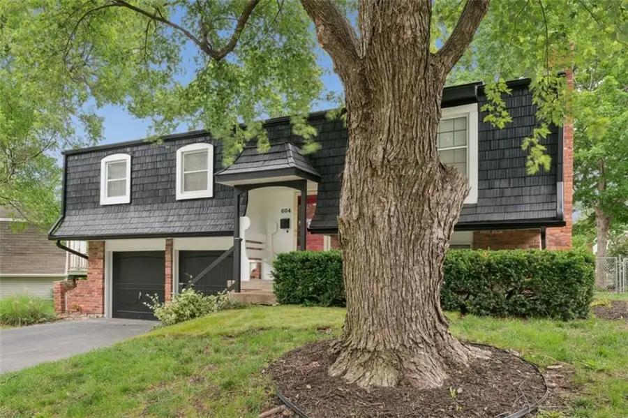 604 S Montclaire Drive, Olathe, KS 66061 - #3