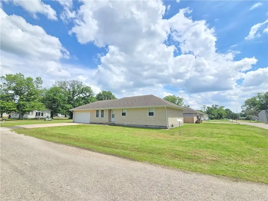 817 W Park Street, Cherryvale, KS 67335 - #3