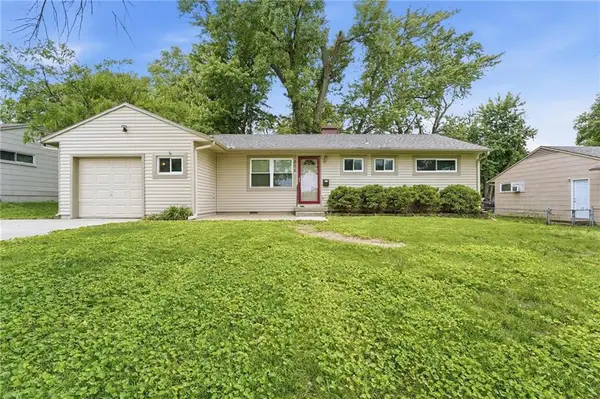 208 SW Mcclendon Drive, Lee's Summit, MO 64081