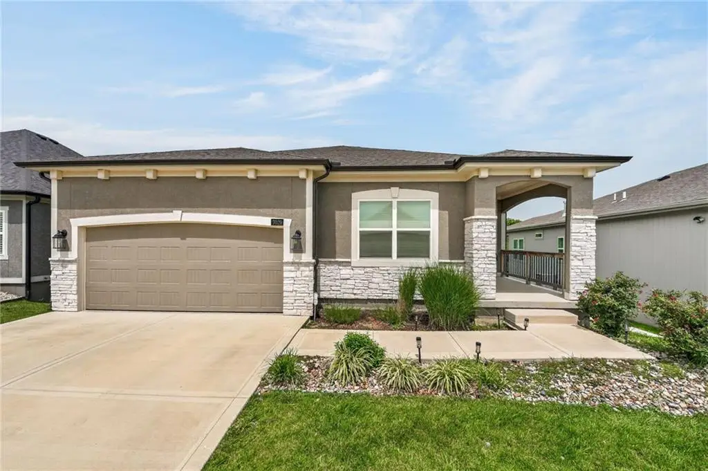 7029 N Cambridge Avenue, Kansas City, MO 64119 - #1