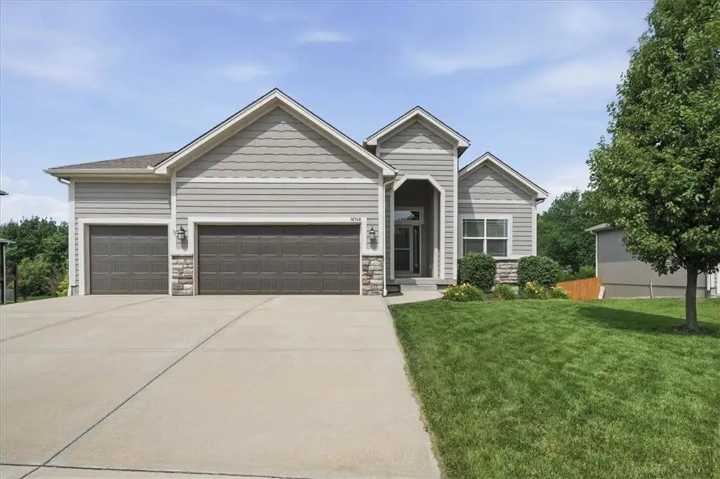 16748 S Skyview Lane, Olathe, KS 66062 - #1
