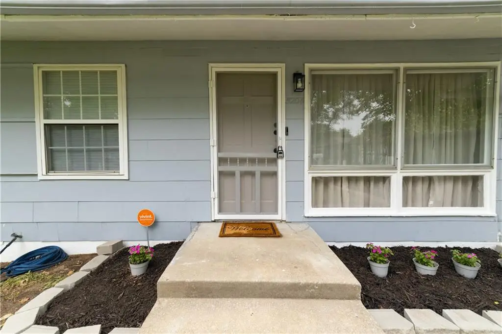 5204 Sycamore Avenue, Kansas City, MO 64129 - #1