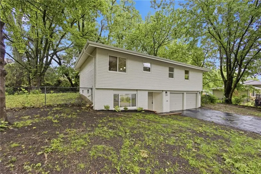 1833 N 75th Drive, Kansas City, KS 66112 - #2