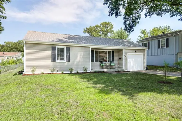 1016 E Elm Street, Olathe, KS 66061