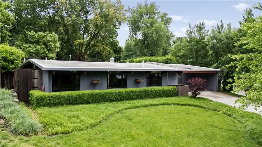 9805 Aberdeen Drive, Leawood, KS 66206 - #2