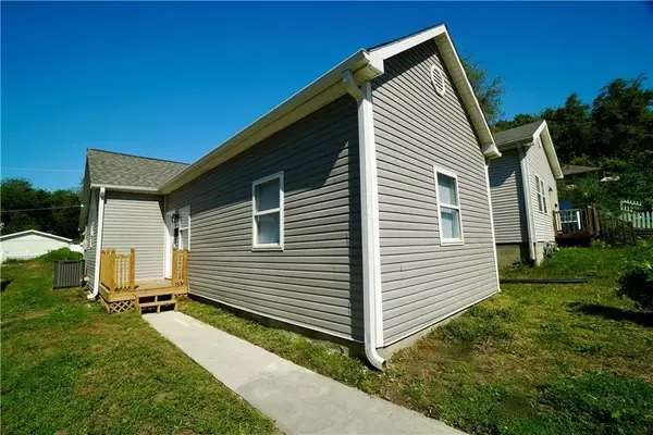 2814 S 21st Street, St Joseph, MO 64503