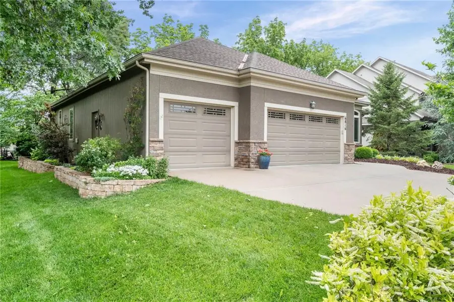 6816 Longview Street, Shawnee, KS 66218 - #2