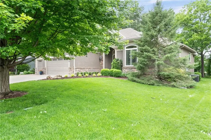 6816 Longview Street, Shawnee, KS 66218 - #3