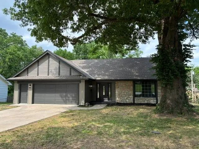 6807 Lakeshore Drive, Raytown, MO 64133 - #1