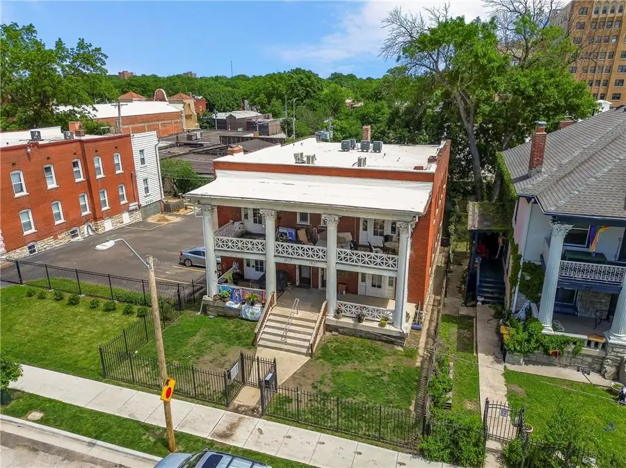 3825 Baltimore Avenue, Kansas City, MO 64111 - #3