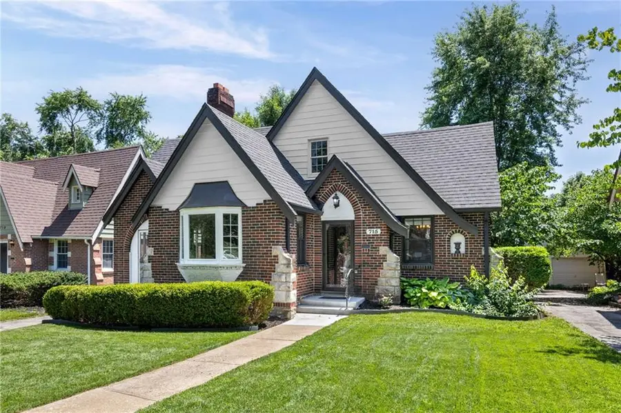 715 E Gregory Boulevard, Kansas City, MO 64131 - #2