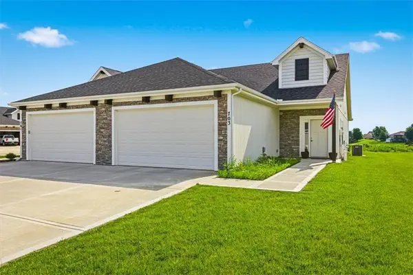 703 Ridge Drive, Smithville, MO 64089