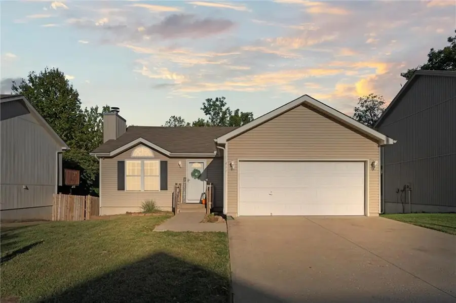 411 N Queen Ridge Avenue, Independence, MO 64056 - #2