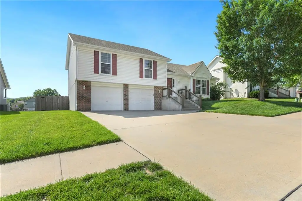 3918 Dixie Drive, Leavenworth, KS 66048 - #1