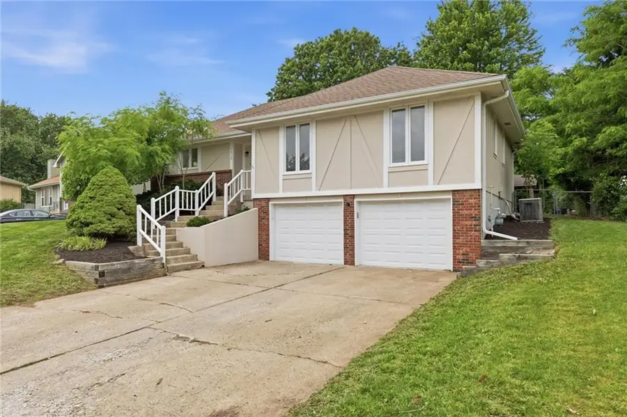 1512 NE Westwind Drive, Lees Summit, MO 64086 - #2