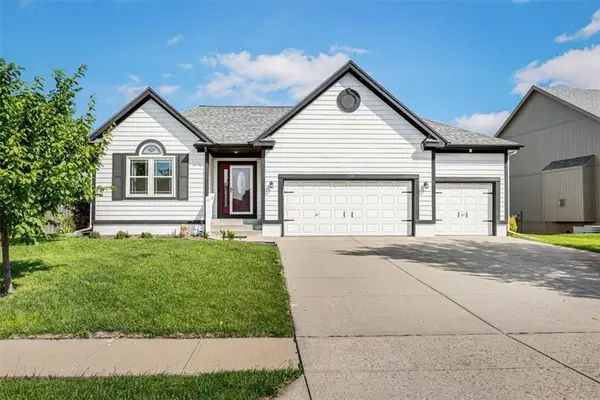150 Cherry Hills Circle, Gardner, KS 66030