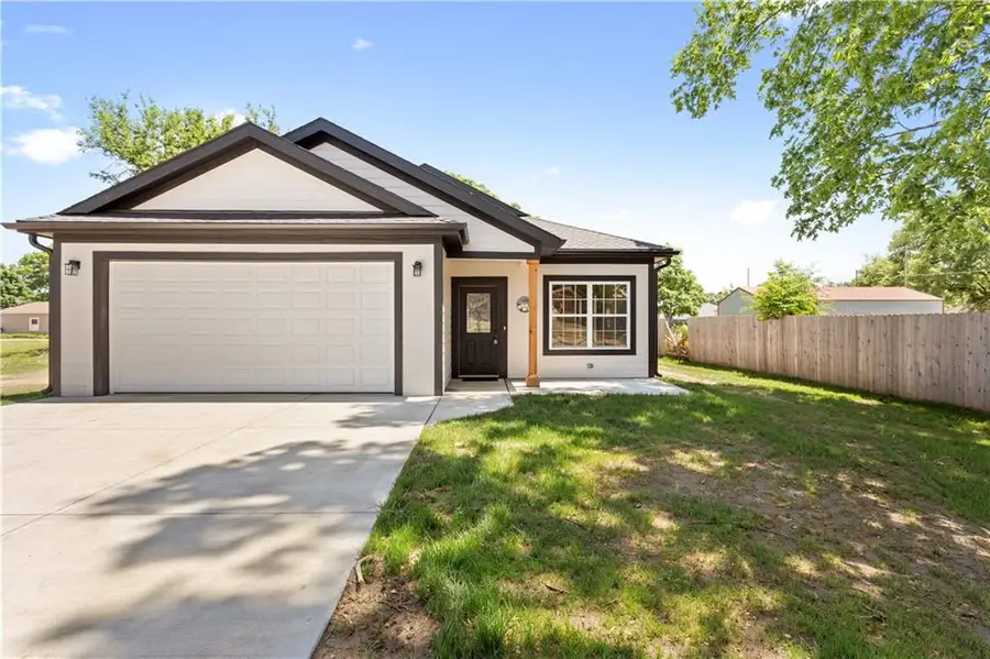 210 Park Street, Linwood, KS 66052 - #2