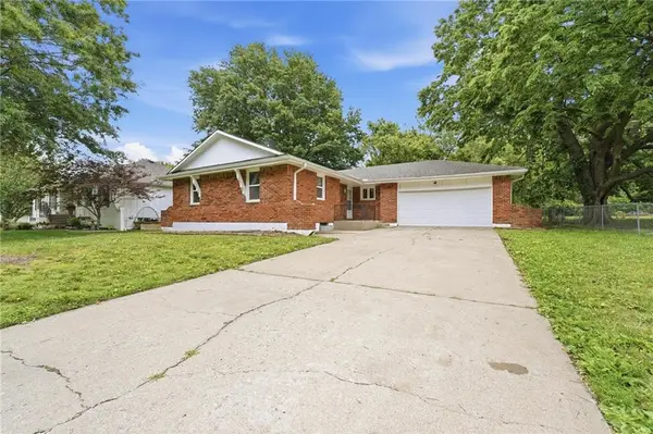 203 N Murphy Drive, Raymore, MO 64083