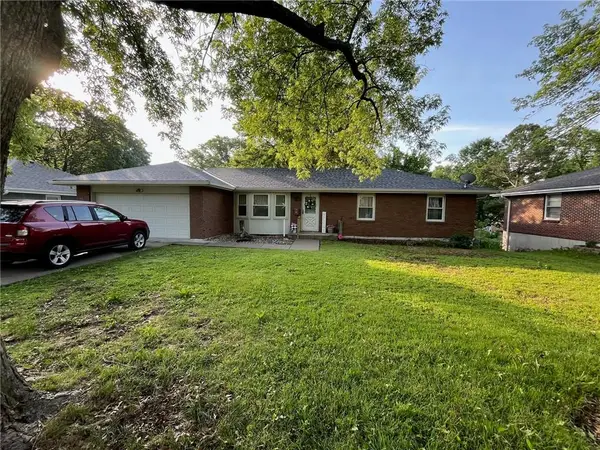5317 Queal Drive, Shawnee, KS 66203