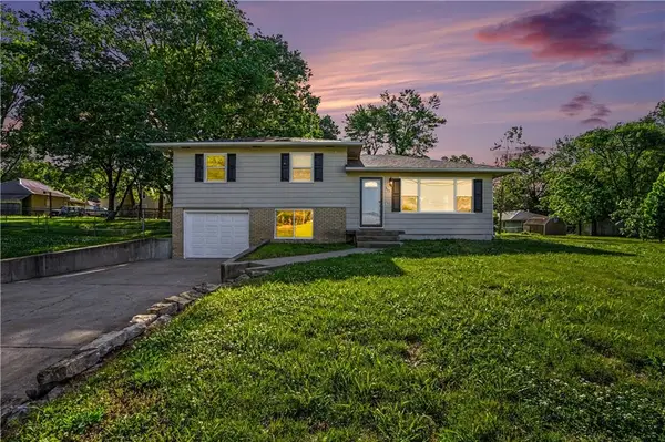 305 Hawthorne Street, Smithville, MO 64089