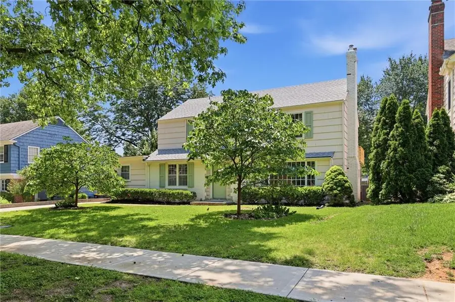 607 E 65th Street, Kansas City, MO 64131 - #2
