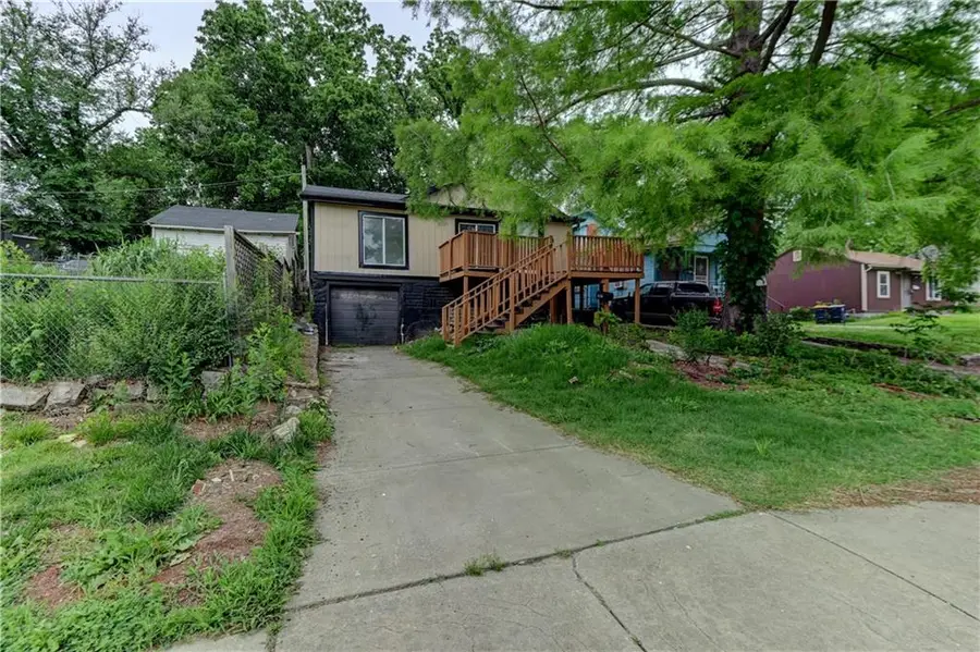 6120 Elmwood Avenue, Kansas City, MO 64130 - #2