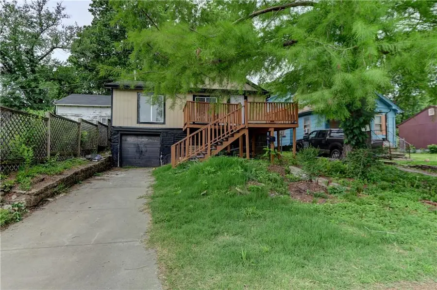 6120 Elmwood Avenue, Kansas City, MO 64130 - #3