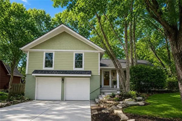 8201 W 97th Terrace, Overland Park, KS 66212