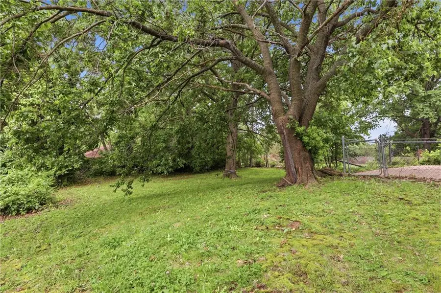 2501 Oakley Avenue, Kansas City, MO 64127 - #3