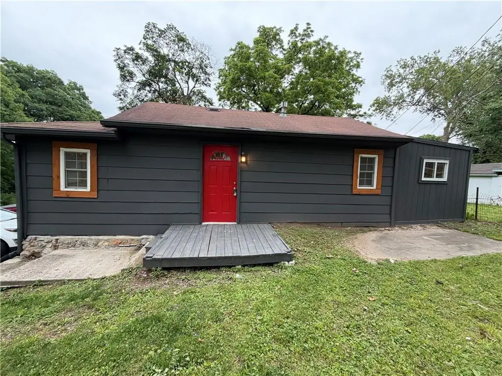 3813 NE 42nd Terrace, Kansas City, MO 64117 - #1