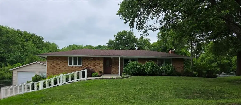 3900 E Hills Drive, Saint Joseph, MO 64503 - #1