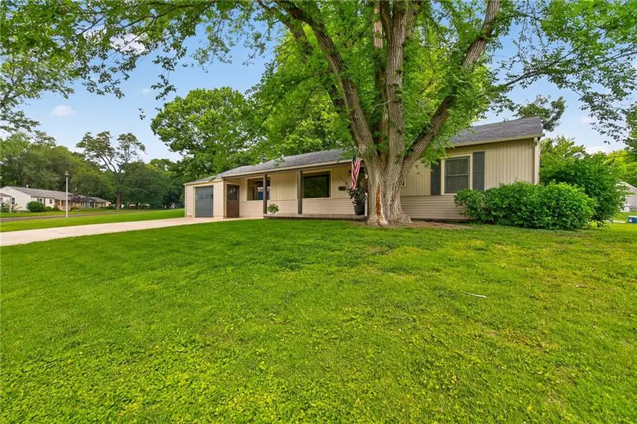 7323 Outlook Street, Overland Park, KS 66204 - #2