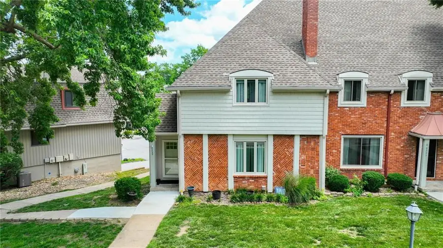 8399 Waukomis Drive, Kansas City, MO 64154 - #2