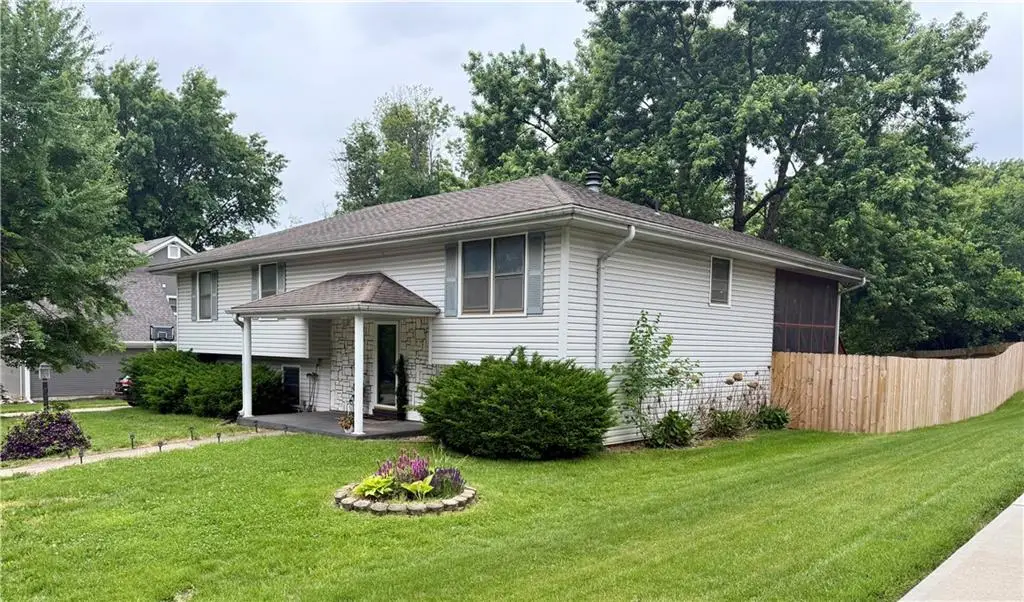 2010 Buckingham Street, Saint Joseph, MO 64506 - #1