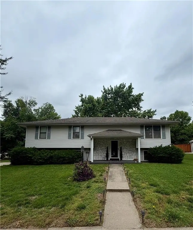 2010 Buckingham Street, Saint Joseph, MO 64506 - #2