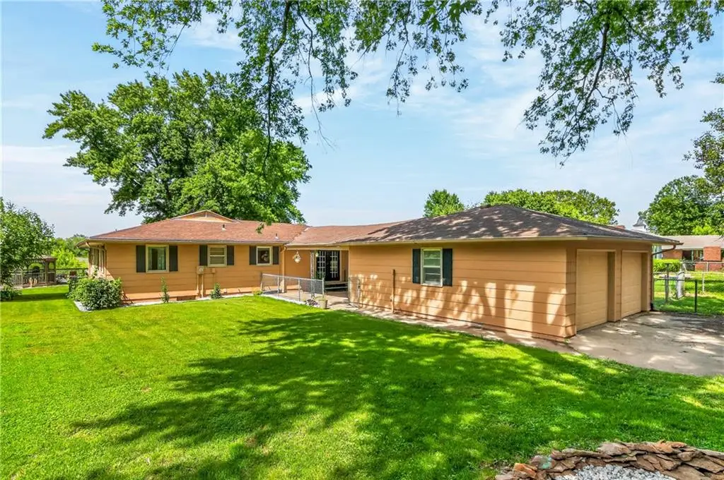 3807 SW Christie Terrace, Saint Joseph, MO 64504 - #1