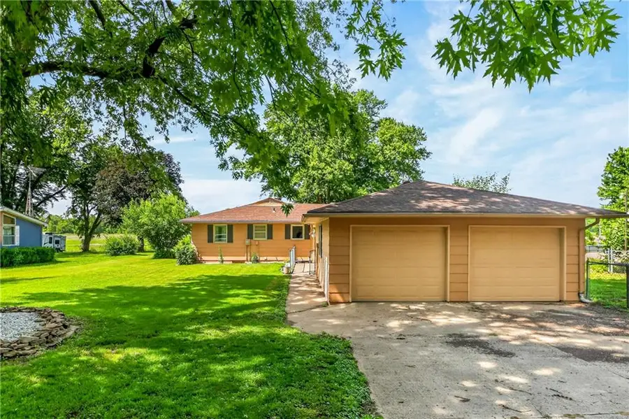 3807 SW Christie Terrace, Saint Joseph, MO 64504 - #2