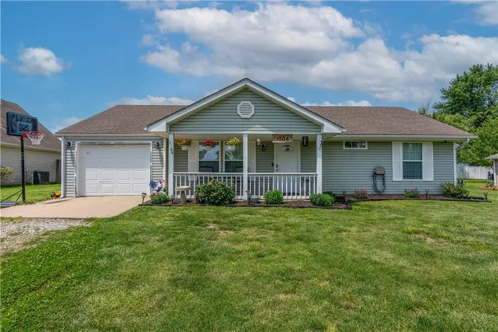 1004 S Oak Street, La Monte, MO 65337 - #1