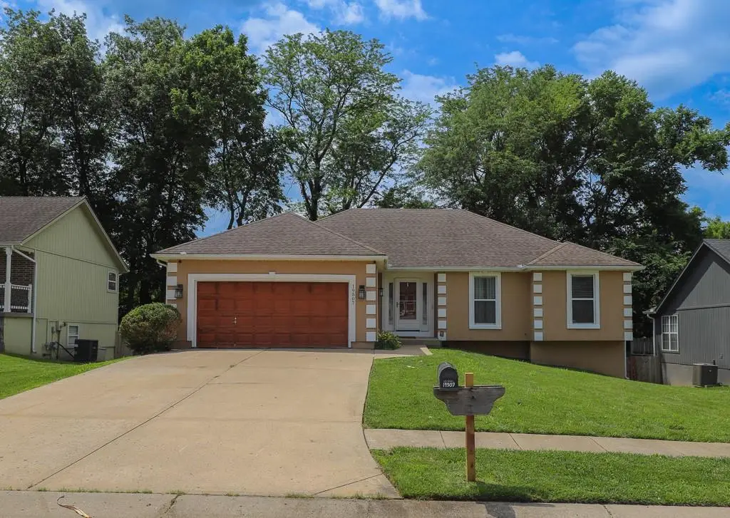 19507 Woodsbury Road, Independence, MO 64058 - #1