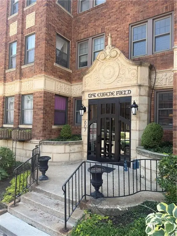 807 W 48th Street #304, Kansas City, MO 64112