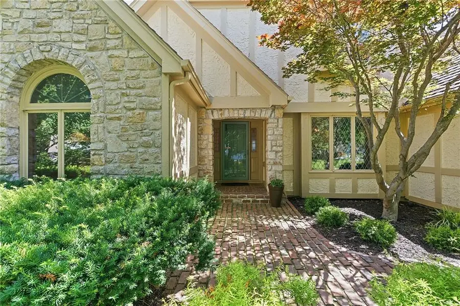 3405 W 121st Street, Leawood, KS 66209 - #3