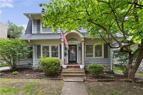 5836 Oak Street, Kansas City, MO 64113