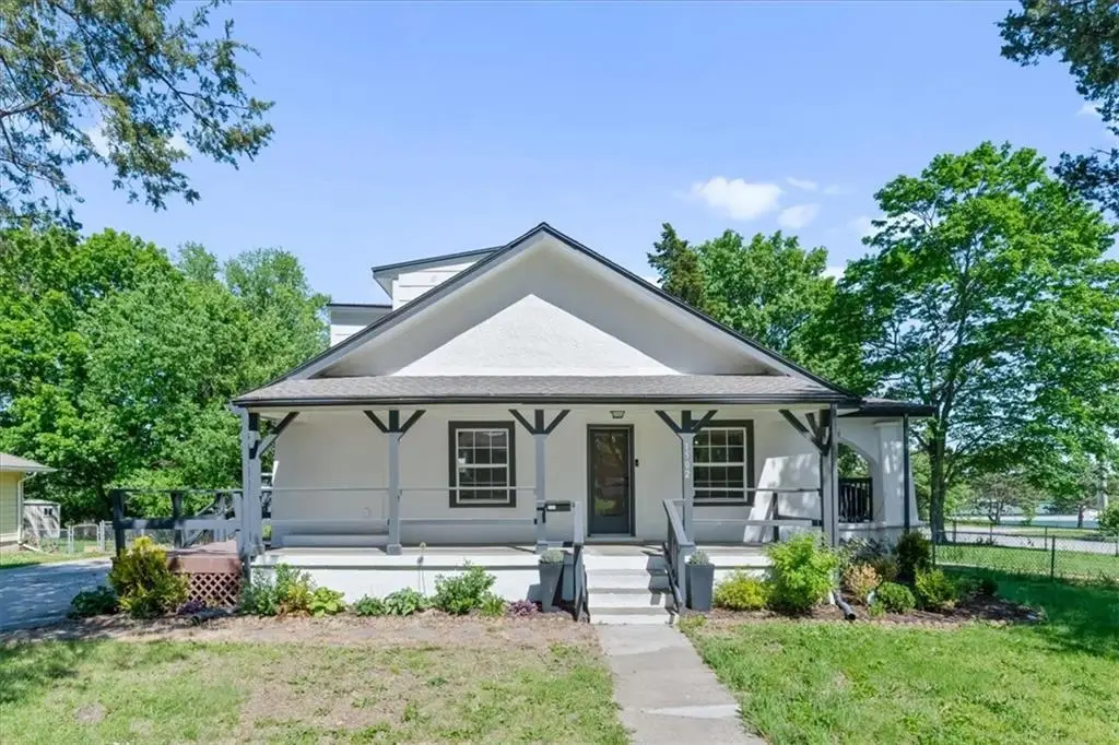 1502 E 135th Street, Grandview, MO 64030 - #1