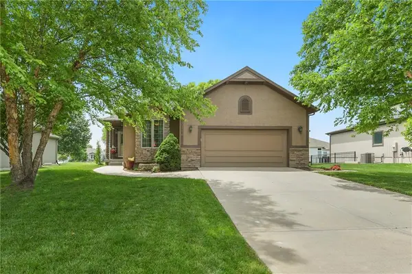 29374 Rockwood Avenue, Paola, KS 66071