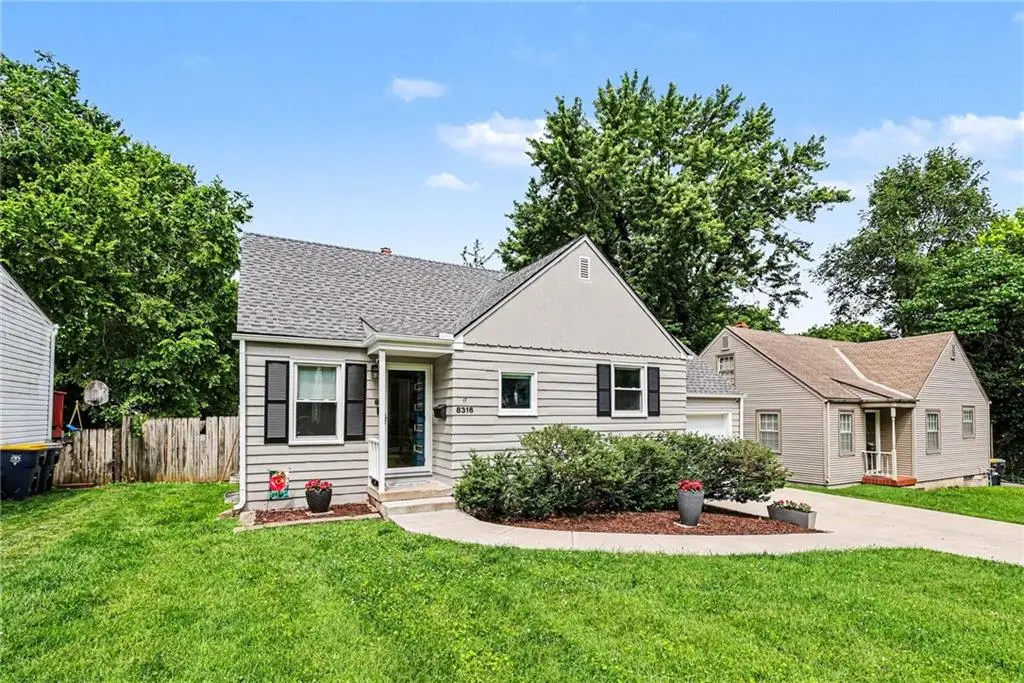 8316 Belleview Avenue, Kansas City, MO 64114 - #1