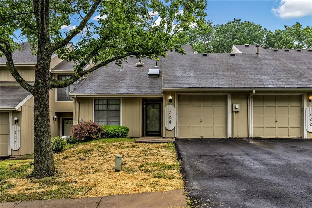 724 E 122nd Terrace, Kansas City, MO 64146 - #1