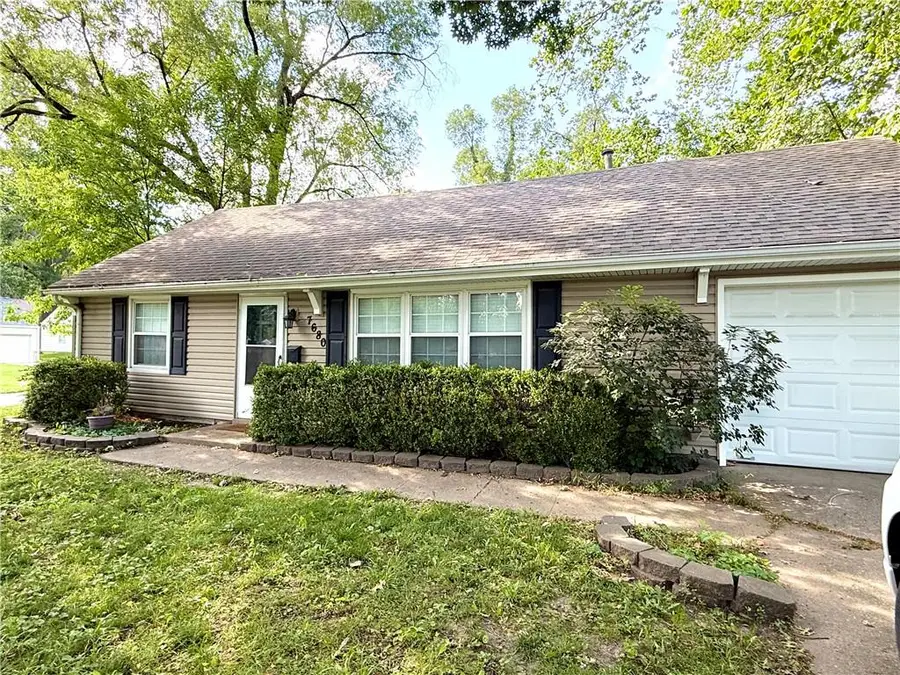 7680 Rainbow Drive, Prairie Village, KS 66208 - #2