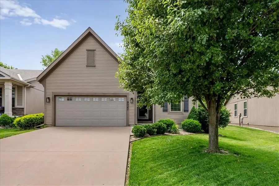 9047 Meadow View Drive, Lenexa, KS 66227 - #3